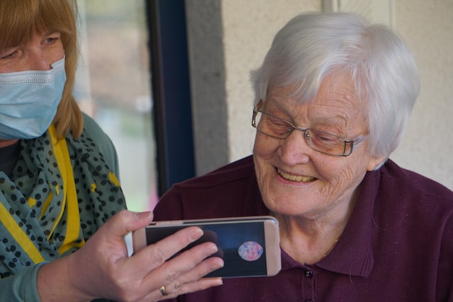 7 Apps Designed With Dementia Patients (And Their Caregivers) in Mind