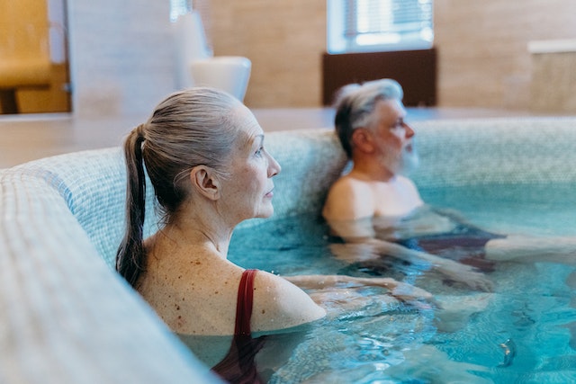 Aquatic Pool Therapy: 5 Ways It Benefits Seniors